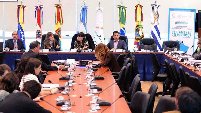 Parlasur instaló "grupo de alto nivel" para abordar crisis del Mercosur