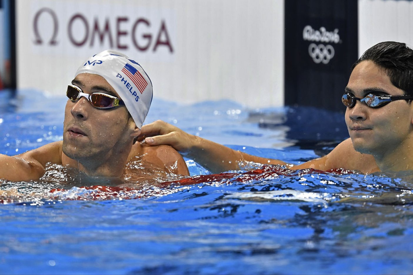 Phelps se lleva plata en los 100 mariposa