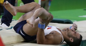 Gimnasta francés se parte la pierna durante participación en Juegos de Río