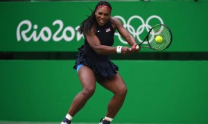 Serena Williams inicia su camino hacia la historia con cómodo triunfo