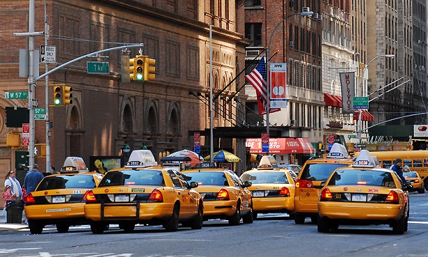 Critican ley que elimina prueba de inglés a taxistas de NYC