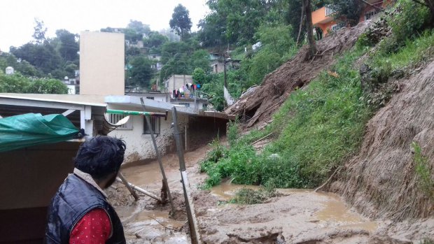 Al menos tres muertos en alud provocado por tormenta Earl en Veracruz