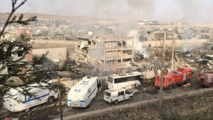 Turquía: 11 policías muertos, 78 heridos por un camión bomba 