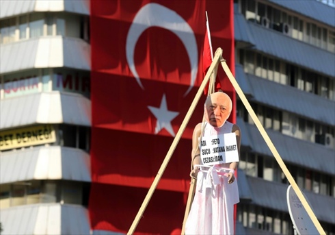Turquía emite una orden de arresto contra Gülen tras la intentona golpista