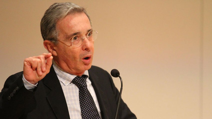 Uribe dice que anunciar fin de conflicto lleva a colombianos a falsa ilusión
