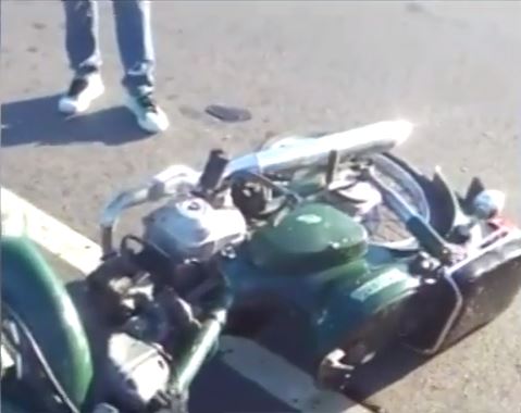 Hombre muere al impactar motocicleta con patana estacionada y detienen dueño del vehículo pesado