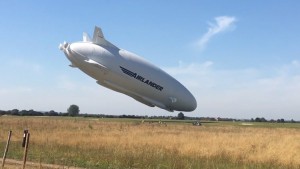 Cae de cabeza “El Trasero Volador”, el dirigible más grande del mundo