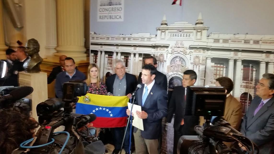 Capriles se reunió con Kuczynski y congresistas de Perú