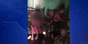 Mujer maltrata física y psicológicamente a su hija, autoridades detienen a la agresora 