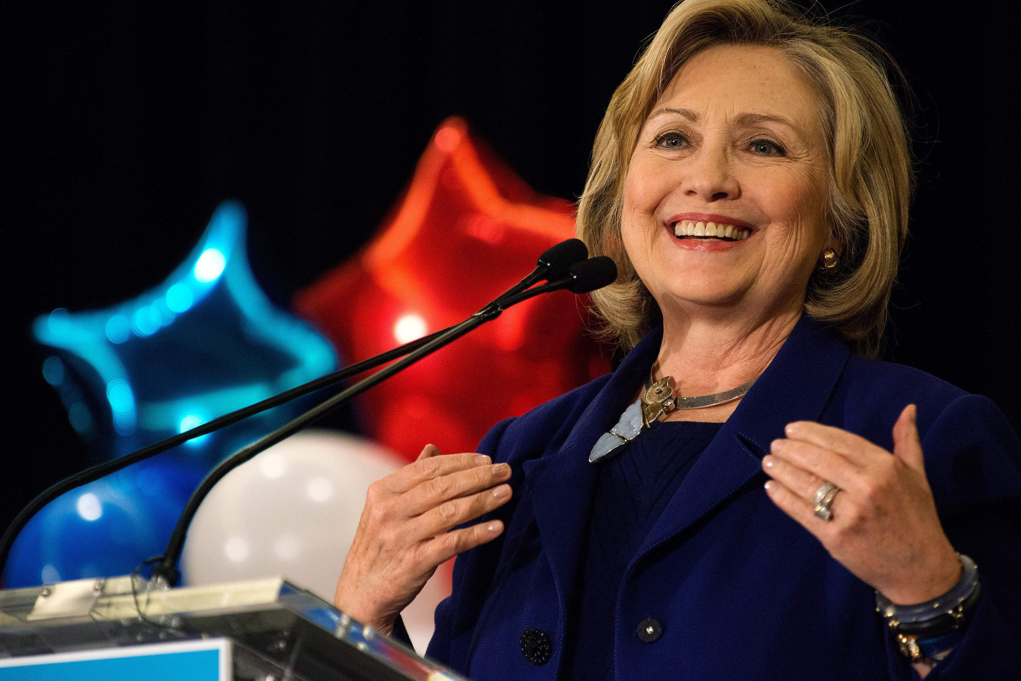 Clinton divulgará próximamente su declaración de impuestos 2015