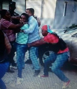 Azua: Comunitarios Finca 6 denuncian maltrato de policías antinarcóticos