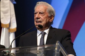 Vargas Llosa ofrece conferencia magistral en la biblioteca nacional