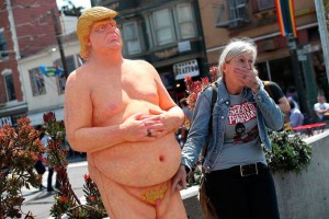 Roban en Miami una estatua de Donald Trump desnudo