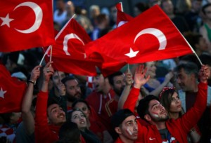 Turquía destituye a 28 funcionarios municipales 