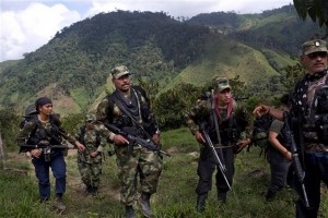 En la selva de Colombia, rebeldes se preparan para la paz 