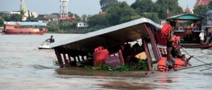 Al menos 18 los muertos en naufragio en Tailandia 
