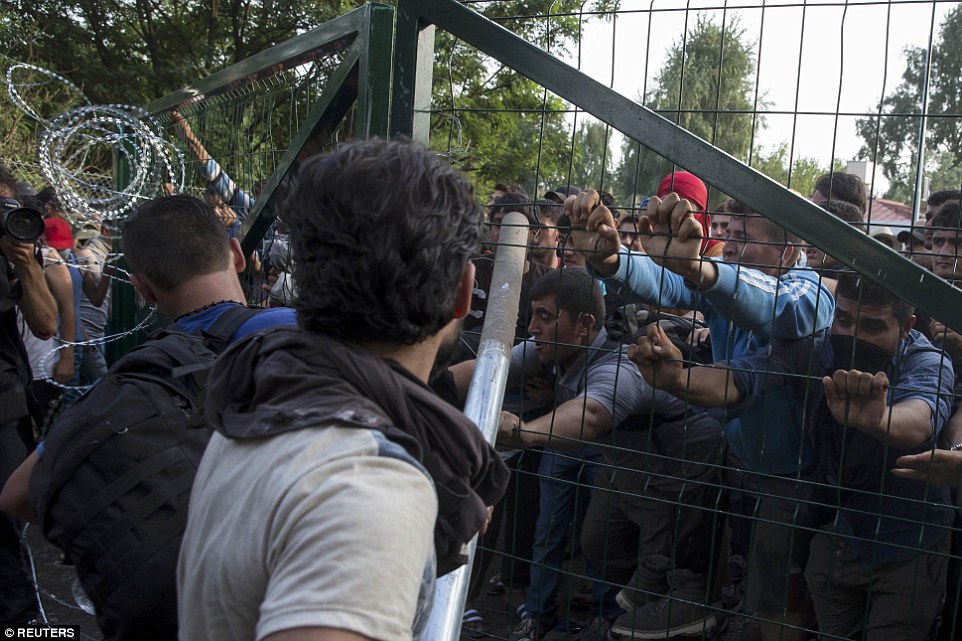 Piden a Hungría detener segregación benevolente romaní