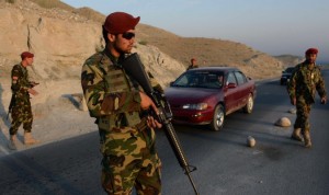 Oficial afgano: Ataque aéreo de EEUU mata al menos 8 policías