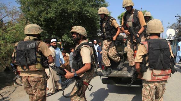 Tensión en Asia: El ejército de Pakistán se alista para un ataque de la India