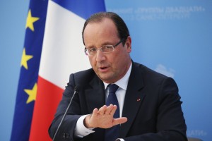 Hollande honra a argelinos que lucharon por Francia 