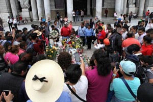 Bellas Artes rinde su gran homenaje a Juan Gabriel 