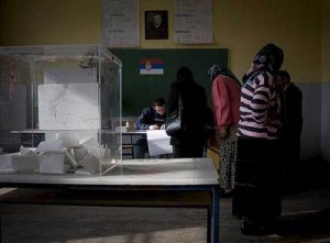 Serbios votan de forma abrumadora por polémico feriado