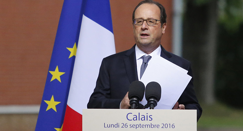 Hollande promete cerrar el campo de Calais este año