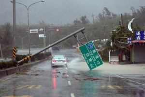 Por lo menos 4 muertos, 260 heridos por tifón en Taiwán