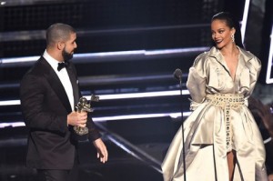 Rihanna agradece a Drake por homenaje en los premios MTV 