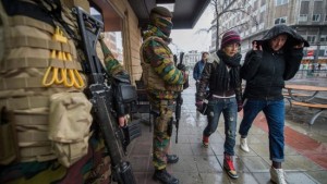 Investigan a 4 reos por ataque extremista en penal francés 