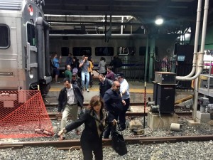 Viajeros cuentan los momentos de pánico vividos durante accidente en Hoboken