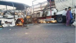 Afganistán: 50 muertos en choque entre bus y camión cisterna