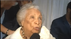 Anciana celebra sus cien años de vida al ritmo del Son