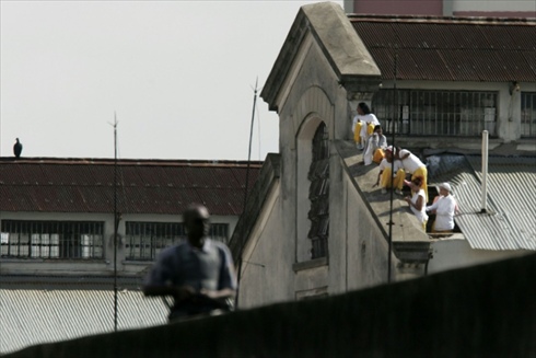 La policía brasileña busca a un centenar de los 470 presos huidos de cárcel de Sao Paulo