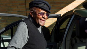 Hospitalizan a arzobispo Desmond Tutu en Ciudad del Cabo