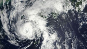 Japón se prepara para la llegada del tifón Malou