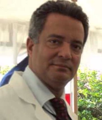 Falleció en accidente reconocido cirujano de Santiago