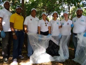 Santiago: limpian ribera Yaque del Norte en jornada medioambiental 