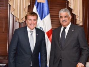 El embajador EEUU en RD James Wally Brewster real;iza visita de cortesía al Canciller Miguel Vargas.