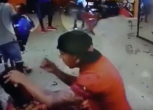 Video: Matan hombre mientras se daba un corte en peluquería de Colombia 
