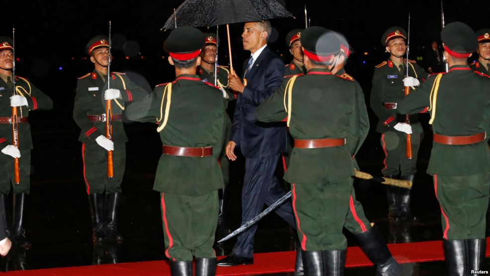 Obama llega a Laos en primera visita de un presidente de EE.UU.