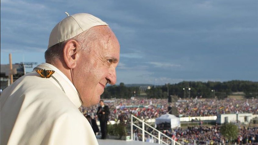 Papa: Periodismo basado en miedo y rumores es una forma de "terrorismo"