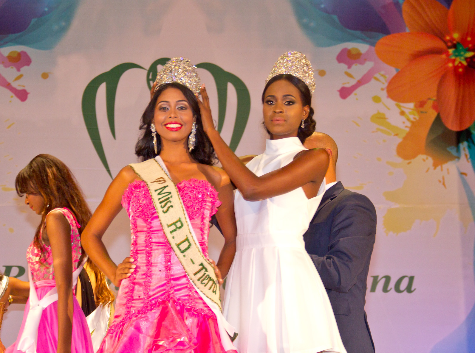 Señorita Valverde obtiene título de Miss RD Tierra 2016