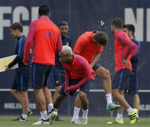 Técnicos rivales salen en defensa de Neymar ante críticas