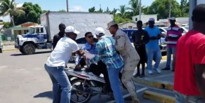 Militar de Aduanas agrede reportero de NCDN en Dajabón