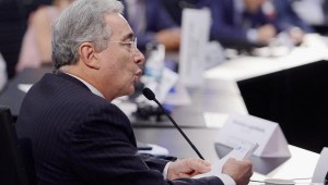 Expresidente Uribe pide a Santos hacer un debate sobre plebiscito para la paz en Colombia