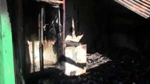 Incendio consume colmado en Las Garitas de Sánchez Samaná