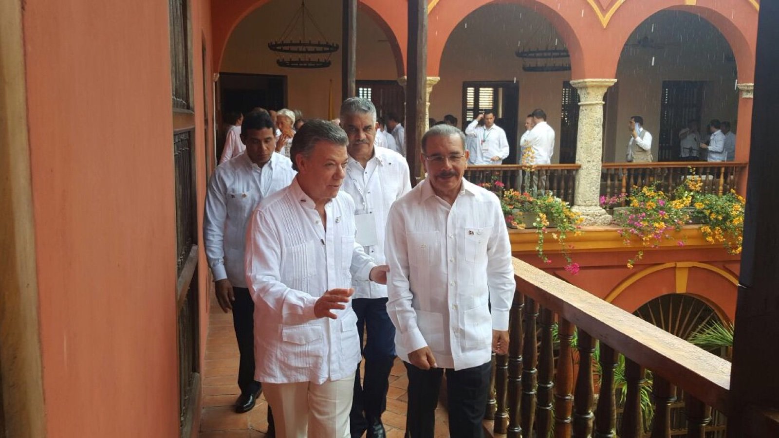 Mediana felicita a presidente de Colombia y a las FARC por fin a conflictos bélicos
