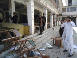 Pakistán: al menos 13 muertos en atentado contra tribunal