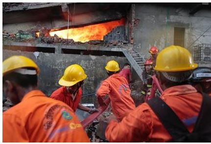 Explosión e incendio en fábrica deja más de 20 muertos en Bangladesh